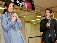 玉野競輪でトークショーを行った佐々木麻衣（左）