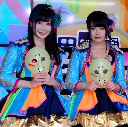 パチンコの魅力を力説した桜のどか（左）と川村虹花＝大阪・仮面女子シアター