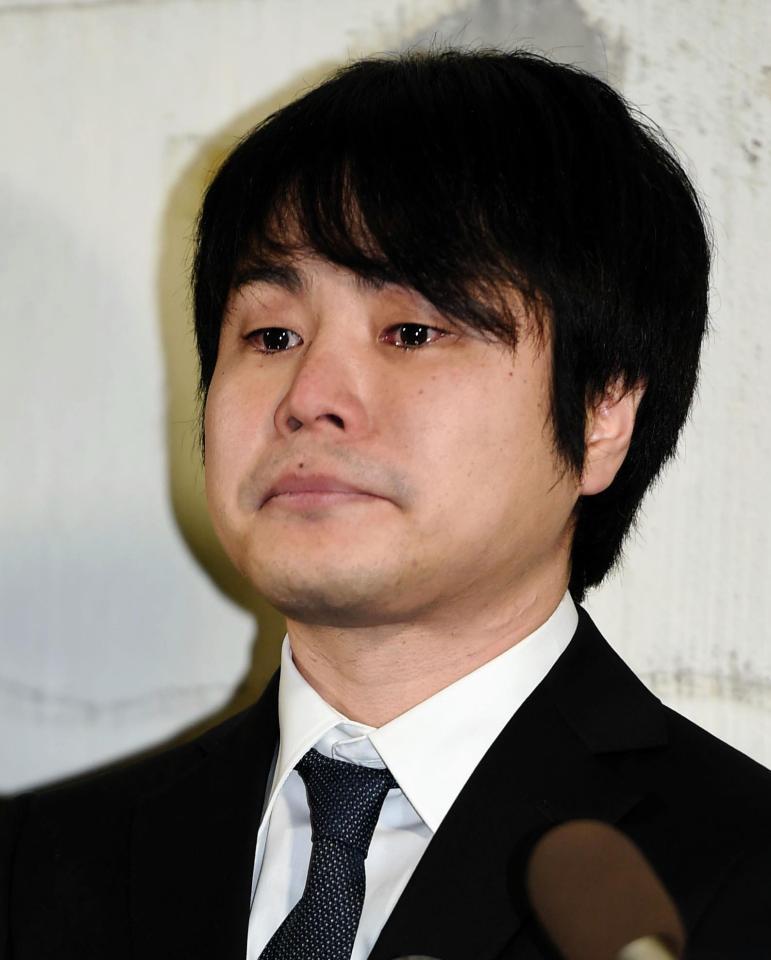 会見に登場し涙ながらに謝罪する「ＮＯＮ　ＳＴＹＬＥ」の井上祐介＝吉本興業東京本部（撮影・開出牧）