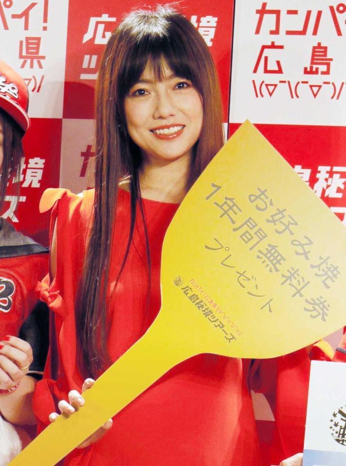 　故郷・広島愛を熱弁した島谷ひとみ＝東京・銀座