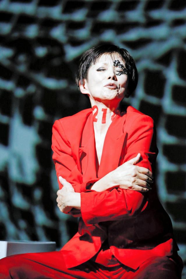 童話をモチーフにした新作舞台の初日を迎えた夏木マリ＝東京・世田谷パブリックシアター