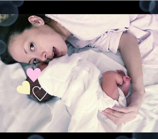 土屋アンナ 第３子長女出産 可愛い可愛い天使ちゃんです 芸能 デイリースポーツ Online