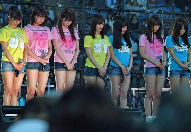 NMB 全員で黙祷、復興への祈り 山本彩「（支援）続けていきたい