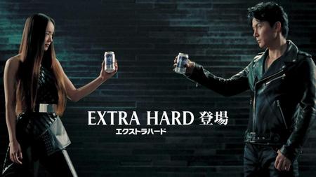 安室奈美恵（左）と福山雅治