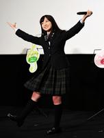 華麗なターンを披露しポーズを決める橋本環奈＝ＴＯＨＯシネマズ日本橋（撮影・三好信也）