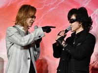 イベントで軽妙なやりとりを披露するＸ　ＪＡＰＡＮのＹＯＳＨＩＫＩ（左）とＴｏｓｈｉ＝タワーレコード渋谷店