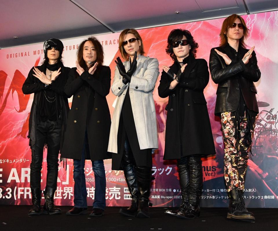 「ＷＥ　ＡＲＥ　Ｘ」サントラの大ヒット御礼のイベントを行ったＸ　ＪＡＰＡＮ（左から）ＨＥＡＴＨ、ＰＡＴＡ、ＹＯＳＨＩＫＩ、Ｔｏｓｈｉ、ＳＵＧＩＺＯ＝タワーレコード渋谷店