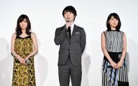 初日舞台あいさつに登場した（左から）倉科カナ、神木隆之介、有村架純＝ＴＯＨＯシネマズ六本木ヒルズ（撮影・園田高夫）
