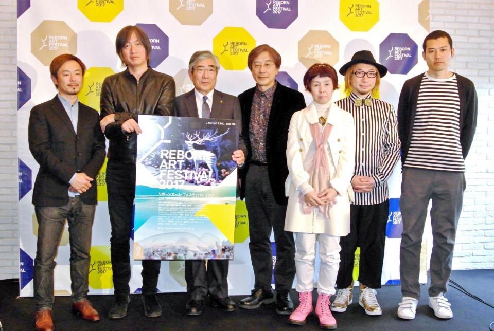 被災地でのフェスへ意気込みを語った小林武史氏（左から２人目）＝東京・代々木