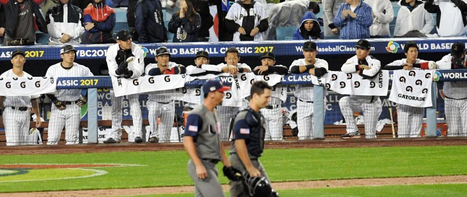 アメリカに敗れぼう然とする侍ジャパンナイン＝ドジャースタジアム（撮影・棚橋慶太）