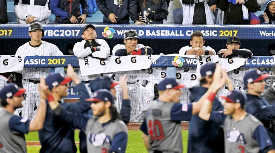 　ＷＢＣ準決勝での敗退が決まり肩を落とす日本ナイン（撮影・棚橋慶太）