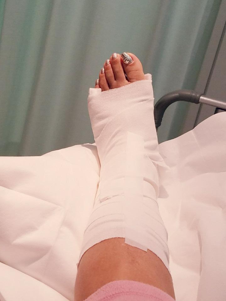 足を骨折したことを公表したピーター　オフィシャルブログより