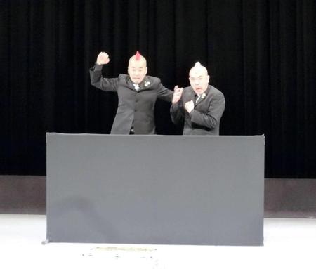 よしもと所属後初のステージに立ったが～まるちょばのケッチ！（左）とＨＩＲＯ－ＰＯＮ＝大阪・なんばグランド花月