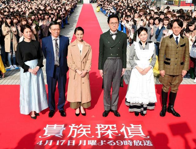 嵐・相葉 共演美女も絶賛 暴れる白馬に動じず登場 月9「貴族探偵