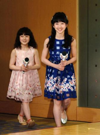 イベントに登場した本田望結（手前）と紗来＝東京ドームホテル（撮影・開出牧）