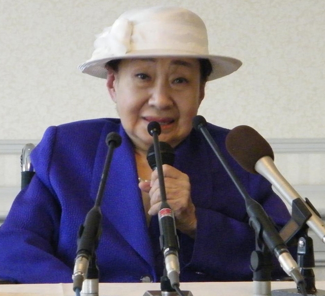 京唄子 直筆サイン入り Tシャツ M 女優 漫才師 当時物 渡る世間は鬼ばかり 京唄子 直筆サイン入り Tシャツ M 女優 漫才師 当時物 渡る世間
