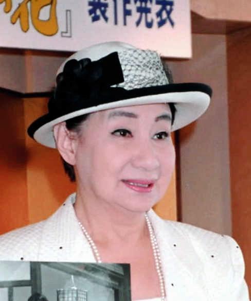 京唄子 直筆サイン入り Tシャツ M 女優 漫才師 当時物 渡る世間は鬼ばかり YOSHIMOTO】 吉本興業 祇園花月 辻本茂雄 Tシャツ 直筆サイン