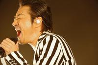 熱唱するＨＯＵＮＤ　ＤＯＧの大友康平＝東京・豊洲ＰＩＴ