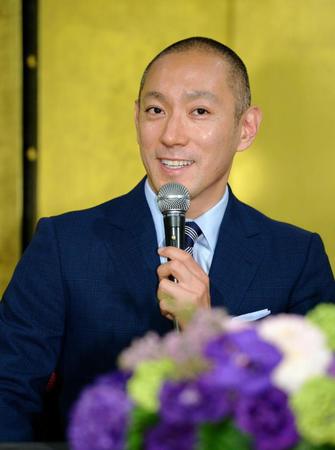 会見に登場した市川海老蔵＝ヒルトン東京（撮影・開出牧）