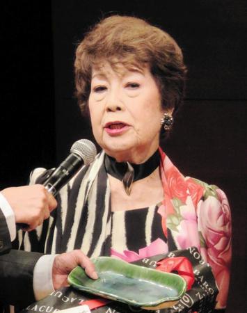 １６年熊本地震チャリティー歌謡ショーに出演したペギー葉山さん