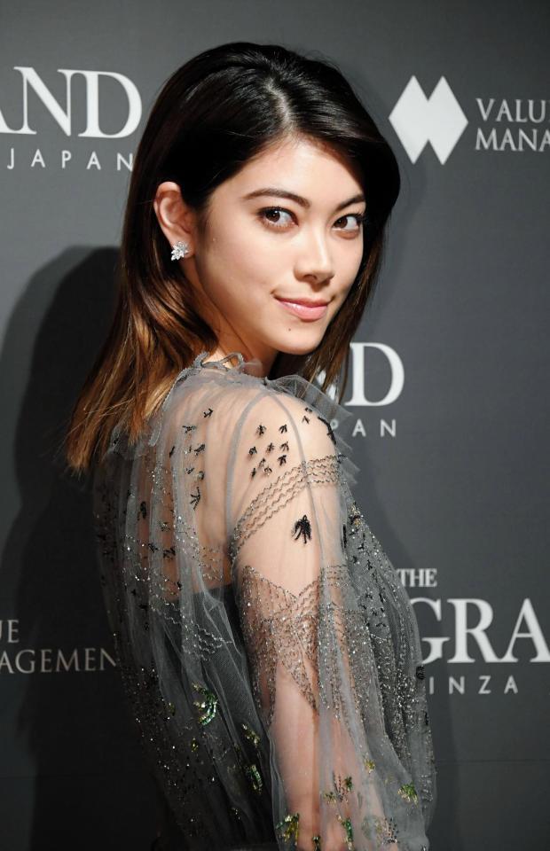 シースルーのドレスで登場した森星＝東京・銀座のＧＩＮＺＡ　ＳＩＸ（撮影・堀内翔）