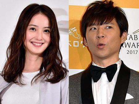 佐々木希（左）と結婚した渡部建