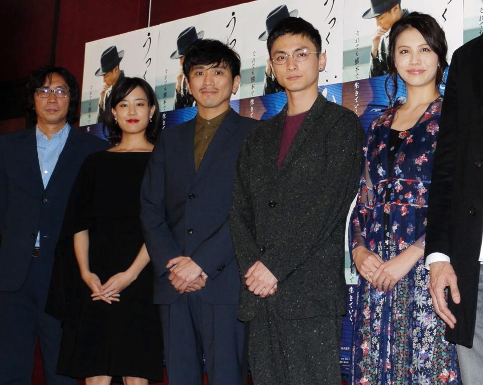 舞台あいさつした（左から）行定勲監督、石橋静河、米村亮太朗、高良健吾、中別府葵＝東京・六本木