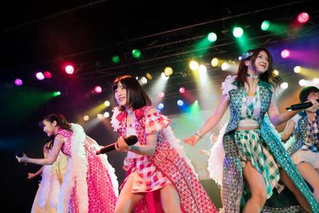ツアーをスタートさせたアップアップガールズ（仮）＝東京・新宿ＢＬＡＺＥ