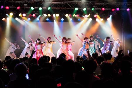 さらなる変化と進化を目指しツアーをスタートさせたアップアップガールズ（仮）＝東京・新宿ＢＬＡＺＥ
