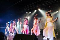 さらなる変化と進化を目指しツアーをスタートさせたアップアップガールズ（仮）＝東京・新宿ＢＬＡＺＥ