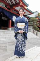 ３０周年記念曲のヒット祈願を行った香西かおり＝東京・赤坂の日枝神社