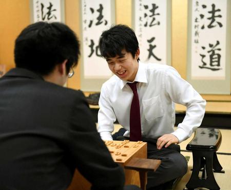 　新人王戦３回戦で勝利した藤井聡太四段＝関西将棋会館（撮影・田中太一）