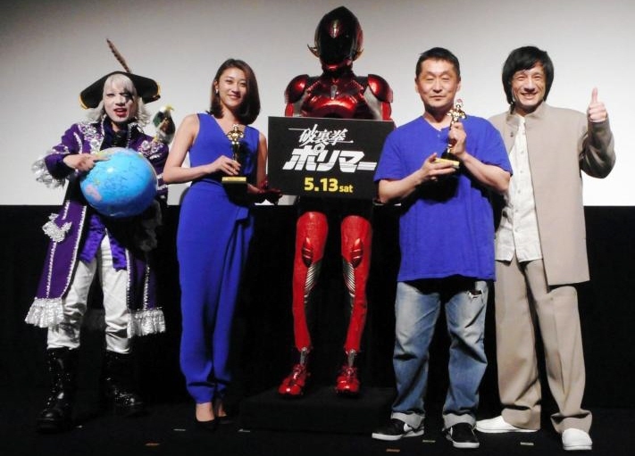 映画「破裏拳ポリマー」のプレミアトークショーに登場した（左から）ゴー☆ジャス、原幹恵、ポリマースーツマネキン、坂本浩一監督、ジャッキーちゃん＝東京・神楽座