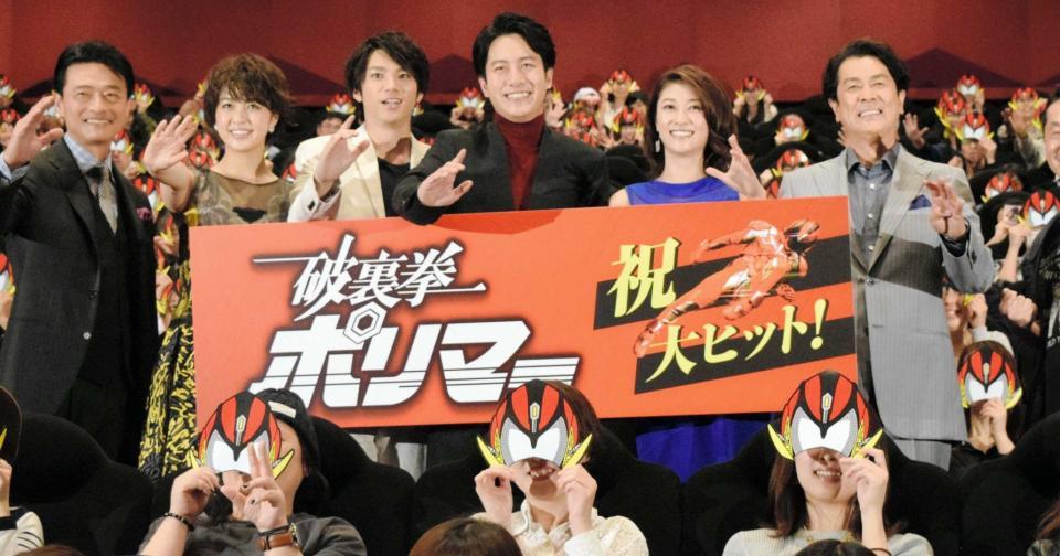 　「破裏拳ポリマー」の初日舞台あいさつを行った（左から）神保悟志、柳ゆり菜、山田裕貴、溝端淳平、原幹恵、長谷川初範＝都内