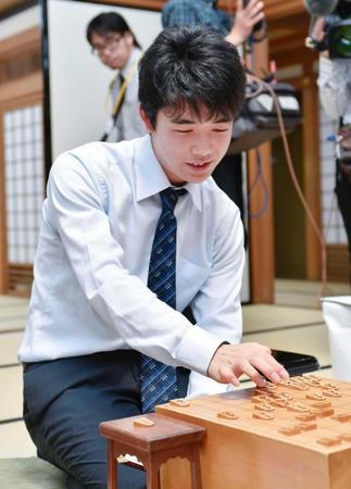 　デビュー１８連勝とした藤井聡太四段