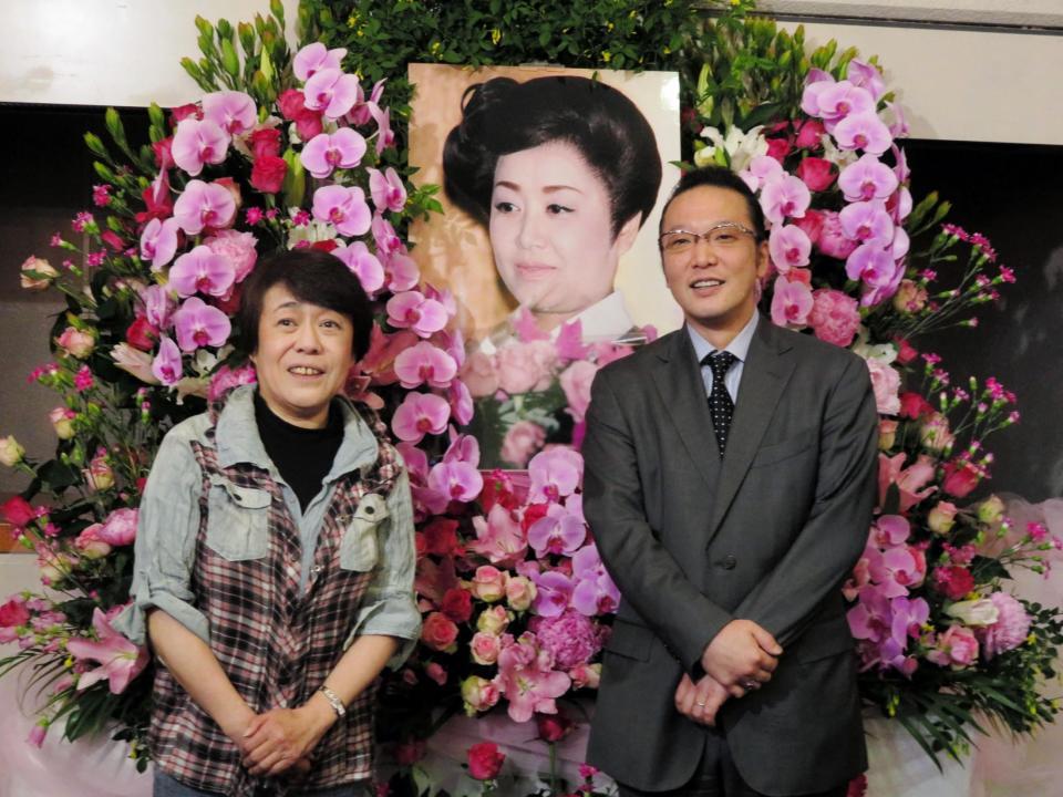 美空ひばりさんとの思い出を語った神津カンナ（左）と加藤和也氏＝東京・浅草公会堂