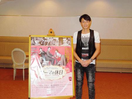 取材会に出席した吉田栄作＝大阪・梅田芸術劇場