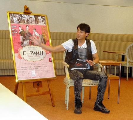 取材会に出席した吉田栄作＝大阪・梅田芸術劇場