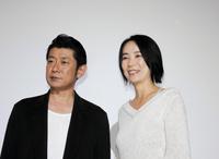 映画「光」の舞台挨拶を行った永瀬正敏（左）と河瀬直美監督＝大阪市内