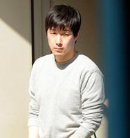 送検される橋爪遼容疑者＝東京・築地警察署