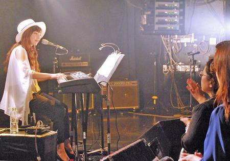 “ｅｇｇｍａｎデビュー”を飾った岡本真夜＝東京・ｓｈｉｂｕｙａ　ｅｇｇｍａｎ