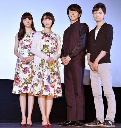 　映画「めがみさま」の初日舞台あいさつを行った（左から）新川優愛、松井玲奈、廣瀬智紀、宮岡太郎監督＝東京・新宿