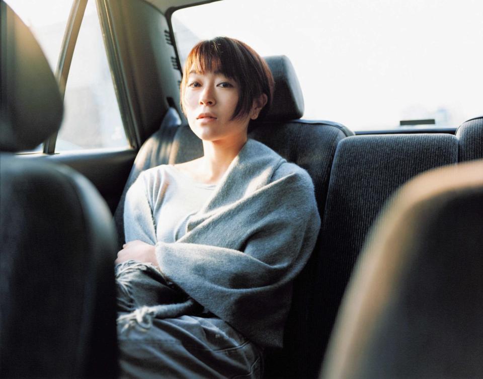 　レコード会社移籍後初の宣伝用写真を公開した宇多田ヒカル