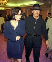 千葉真一（右）との離婚を報告した野際陽子さん＝１９９４年