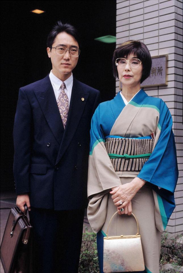 １９９３年、ＴＢＳ系「誰にも言えない」で佐野史郎（左）と共演した野際陽子©ＴＢＳ