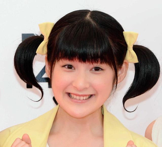 ももち 山口百恵さんになった ドケチ隊 卒業でマイクの代わりに財布置いた 芸能 デイリースポーツ Online