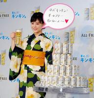 氷のジョッキから飲料がこぼれるハプニングにも笑顔だった高畑充希＝都内