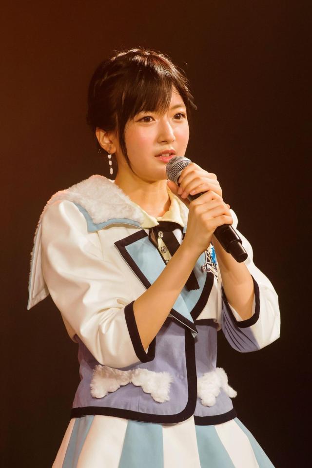 ステージでファンに騒動を謝罪した須藤凜々花＝大阪・ＮＭＢ４８劇場　©ＮＭＢ４８