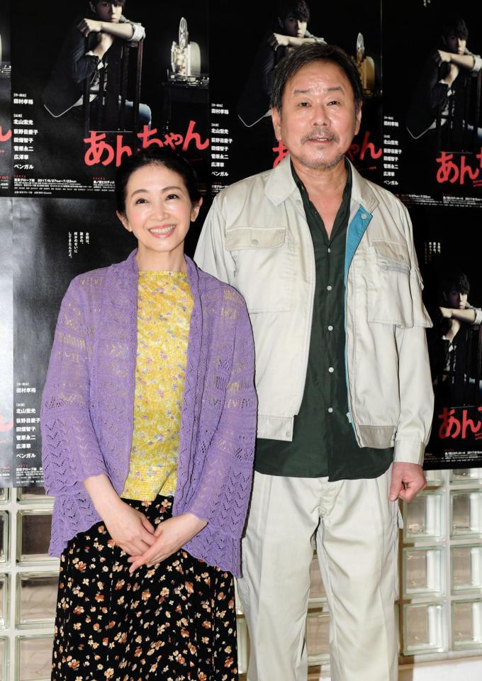 　北山宏光と共演する荻野目慶子（左）とベンガル＝東京グローブ座