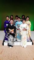 　第二回「唄と踊りの祭典」に出演した（下段左から）歌川二三子、原田悠里（中断左から）岩本公水、北野まち子、小桜舞子（上段左から）津吹みゆ、大城バネサ、工藤あやの＝埼玉・草加市文化会館